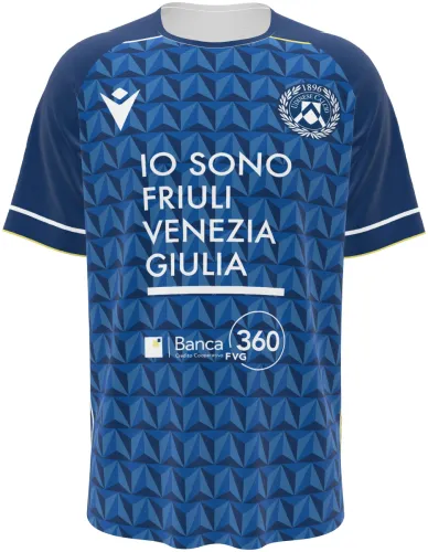 Camisa visitante da Udinese Calcio 2026 - 2027 azul com triângulos e o nome da região, frente e costas